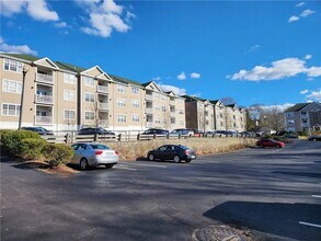 98 Mill St in Woonsocket, RI - Foto de edificio - Building Photo