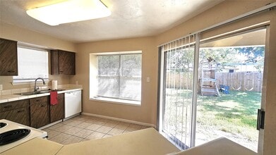 16975 Meadowlark St in Conroe, TX - Building Photo - Building Photo