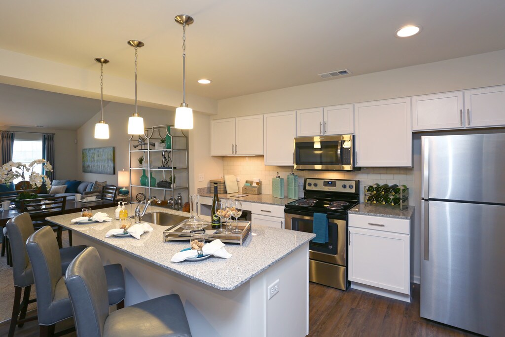 Ashwood Place Naperville, IL Apartments