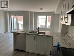 30 Dryden Ln in Hamilton, ON - Building Photo - Building Photo