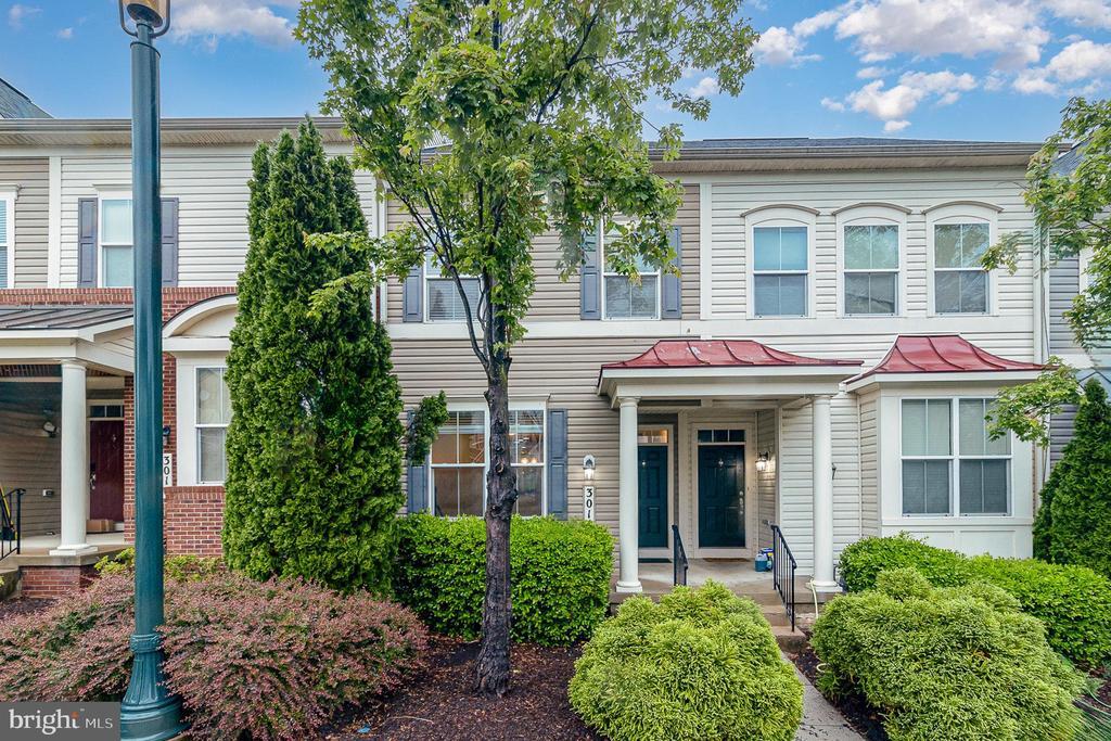 3014 Chinkapin Oak Ln in Woodbridge, VA - Building Photo