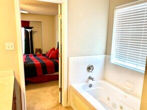 2105 Main St in Lubbock, TX - Building Photo - Building Photo