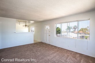 118 Avenida Del Poniente in San Clemente, CA - Building Photo - Building Photo