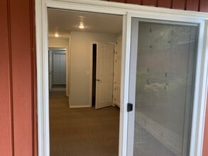 4135 NW Carlton Ct in Portland, OR - Building Photo - Building Photo