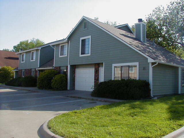 2406 Alabama St, Unit 1D in Lawrence, KS - Building Photo