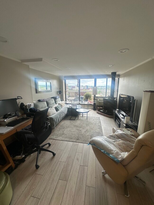1105 Massachusetts Ave in Cambridge, MA - Building Photo - Building Photo