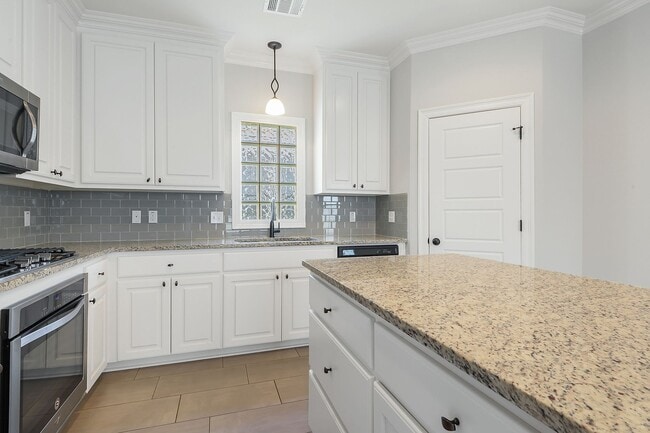 property at 2619 Cresthaven Ave