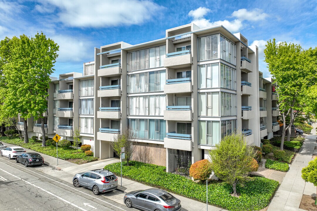 Piedmont Terrace in Oakland, CA - Building Photo