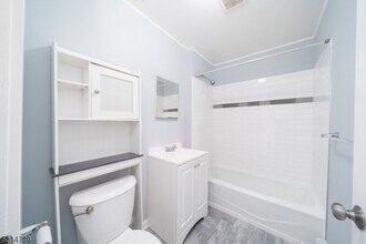 9 Kling St-Unit -4 in West Orange, NJ - Building Photo - Building Photo