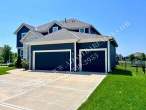 16462 S Parkwood St in Olathe, KS - Building Photo - Building Photo