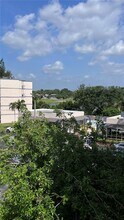 7035 NW 186th St in Hialeah, FL - Building Photo - Building Photo