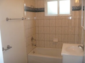 808 Garnet St, Unit B in Redondo Beach, CA - Foto de edificio - Building Photo