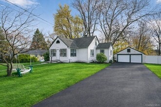 36 Swezey Pl in Monroe, NY - Building Photo - Building Photo