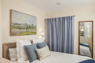 5650 24th Ave NW, Unit 214 in Seattle, WA - Building Photo