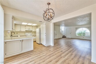 1201 Bourbon St in Pahrump, NV - Building Photo - Building Photo