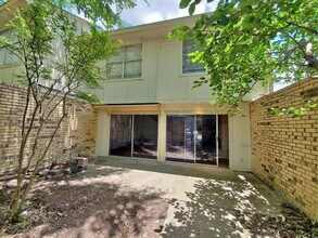 501 Towne House Ln in Richardson, TX - Foto de edificio - Building Photo