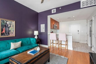 925 Common St in New Orleans, LA - Foto de edificio - Building Photo