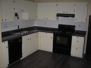 2068 Singer Way in Lithonia, GA - Building Photo - Building Photo