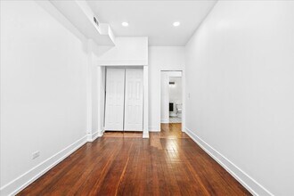 1904 S Loomis St, Unit 2nd Floor in Chicago, IL - Building Photo - Building Photo