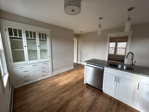 38 Shamrock St, Unit 3 in Worcester, MA - Building Photo - Building Photo