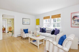 109 Toylsome Ln in Southampton, NY - Building Photo - Building Photo