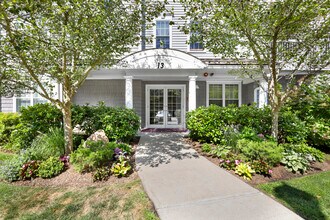 13 Morgan Dr, Unit 206 in Natick, MA - Building Photo - Building Photo