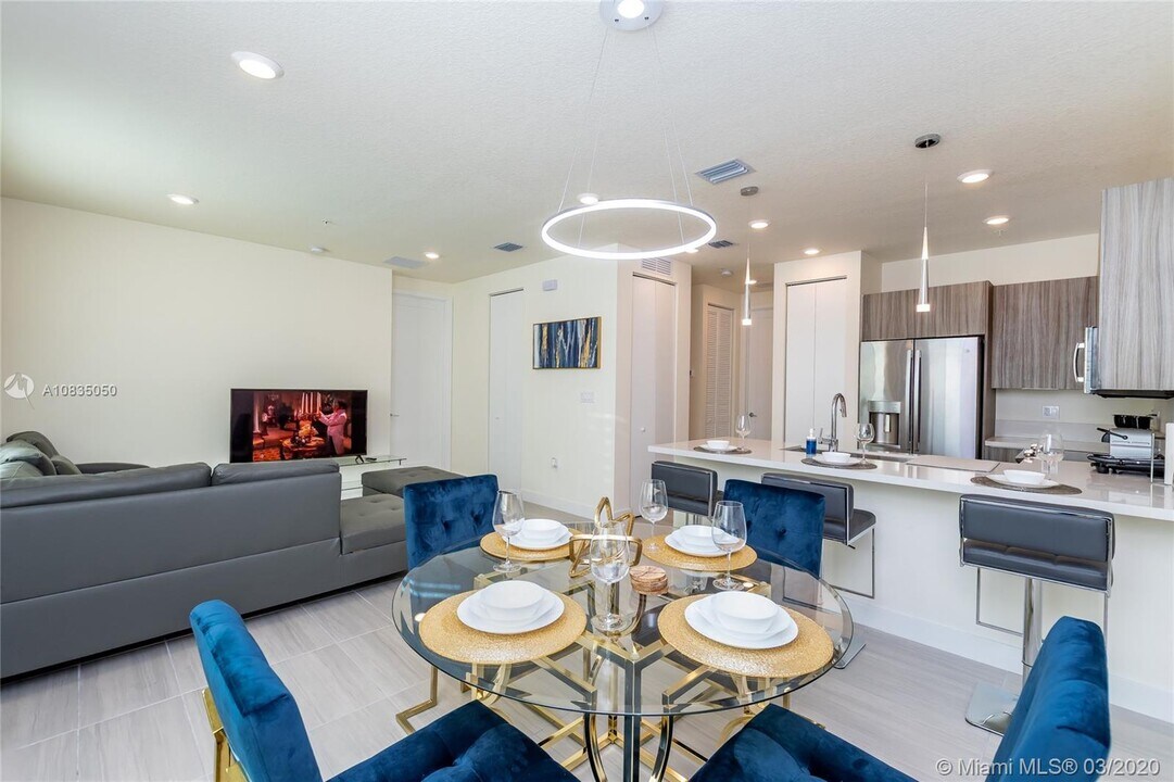 6401 NW 103rd Pl-Unit -301 in Doral, FL - Building Photo