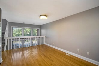 2132 Gilbert Ave in Cincinnati, OH - Building Photo - Building Photo