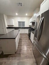 8228 Kossum Wy in Elk Grove, CA - Building Photo - Building Photo