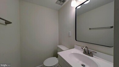 11181 Captain's Walk Ct in North Potomac, MD - Building Photo - Building Photo