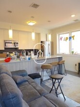 675 Massachusetts Ave, Unit 4 in Boston, MA - Foto de edificio - Building Photo