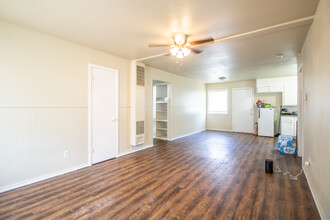 2715 E 2nd St in Lubbock, TX - Building Photo - Interior Photo