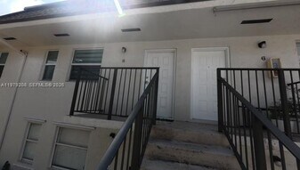 7121 SW 129th Ave in Miami, FL - Building Photo