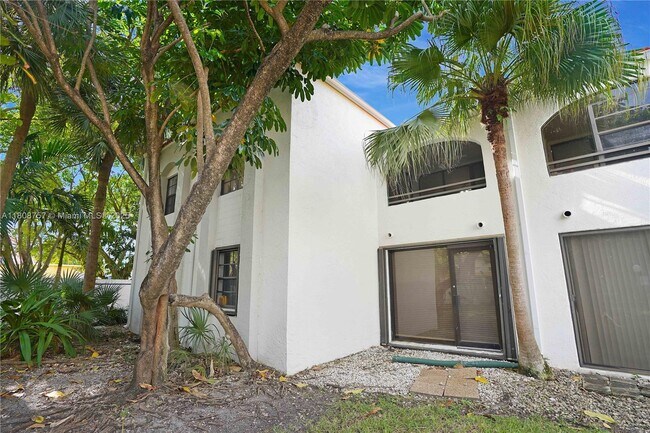 3570 Magellan Cir in Miami, FL - Building Photo - Building Photo