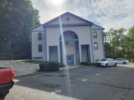 24 West Rd in Ellington, CT - Building Photo