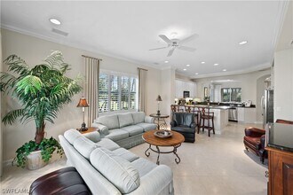2658 Bolero Dr in Naples, FL - Foto de edificio - Building Photo
