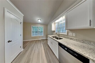 132 Hickory View Ln in Acworth, GA - Building Photo - Building Photo