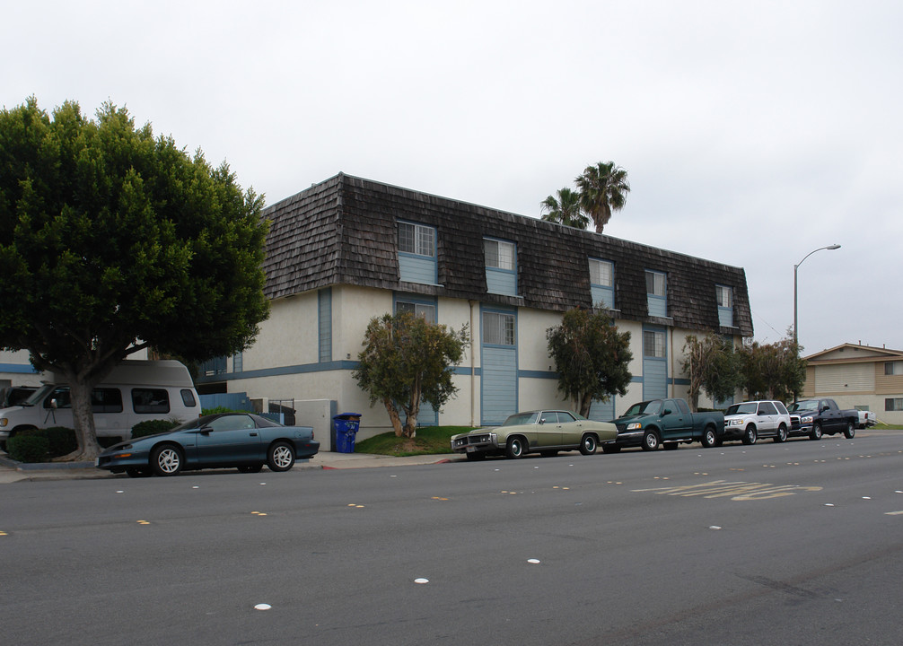 Imperial Villa Apartments in Imperial Beach, CA - Building Photo