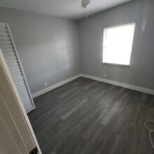 308 SW 76th Terrace in North Lauderdale, FL - Building Photo - Building Photo