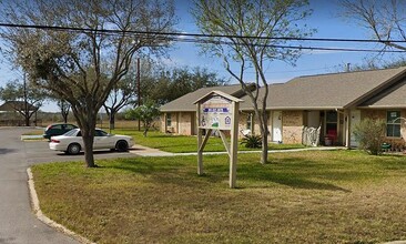 711 N Sigrid Ave in Hebbronville, TX - Building Photo - Building Photo