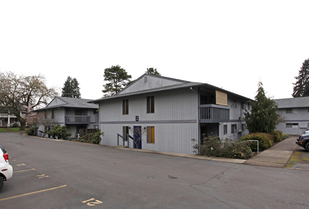 Four Oaks Apartments in Forest Grove, OR - Foto de edificio