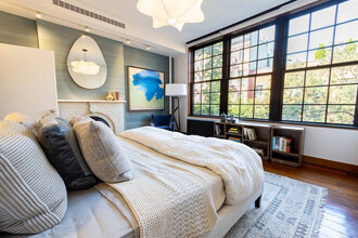 112 E 10th St in New York, NY - Foto de edificio - Building Photo