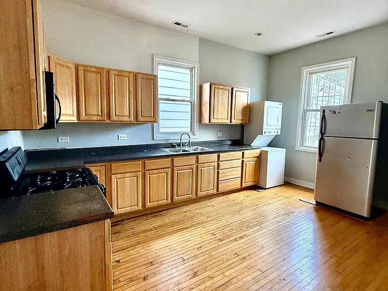 2110 N Western Ave, Unit 2 in Chicago, IL - Building Photo