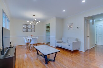 13809 Newport Ln, Unit Basement Apartment in Chantilly, VA - Building Photo - Building Photo