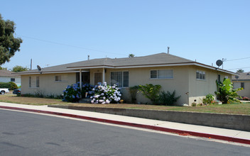 33-35 N Dunning St in Ventura, CA - Building Photo - Building Photo