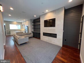 423 Wallace St in Philadelphia, PA - Building Photo - Building Photo