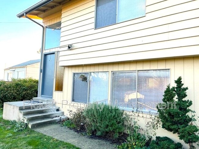 1615 Trenton Ave