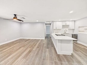 567 13th St N in Naples, FL - Building Photo - Building Photo