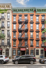 426 W 46th St in New York, NY - Building Photo - Building Photo