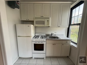 West 10th Street in New York, NY - Foto de edificio - Building Photo